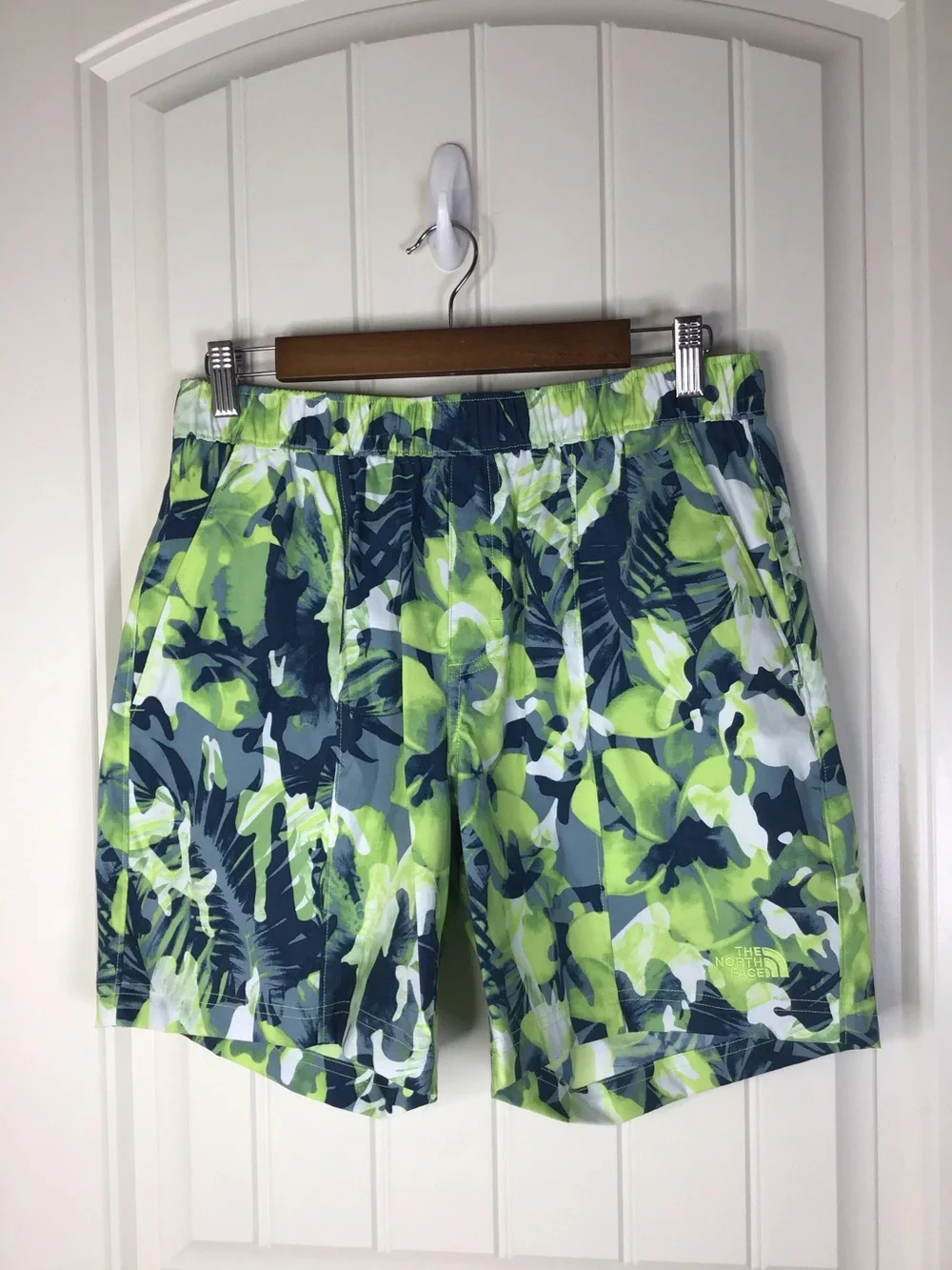 NWT The North Face Class V Printed Pull-On Shorts Size Small.